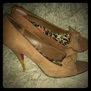 Betsey Johnson gold and tan heels.